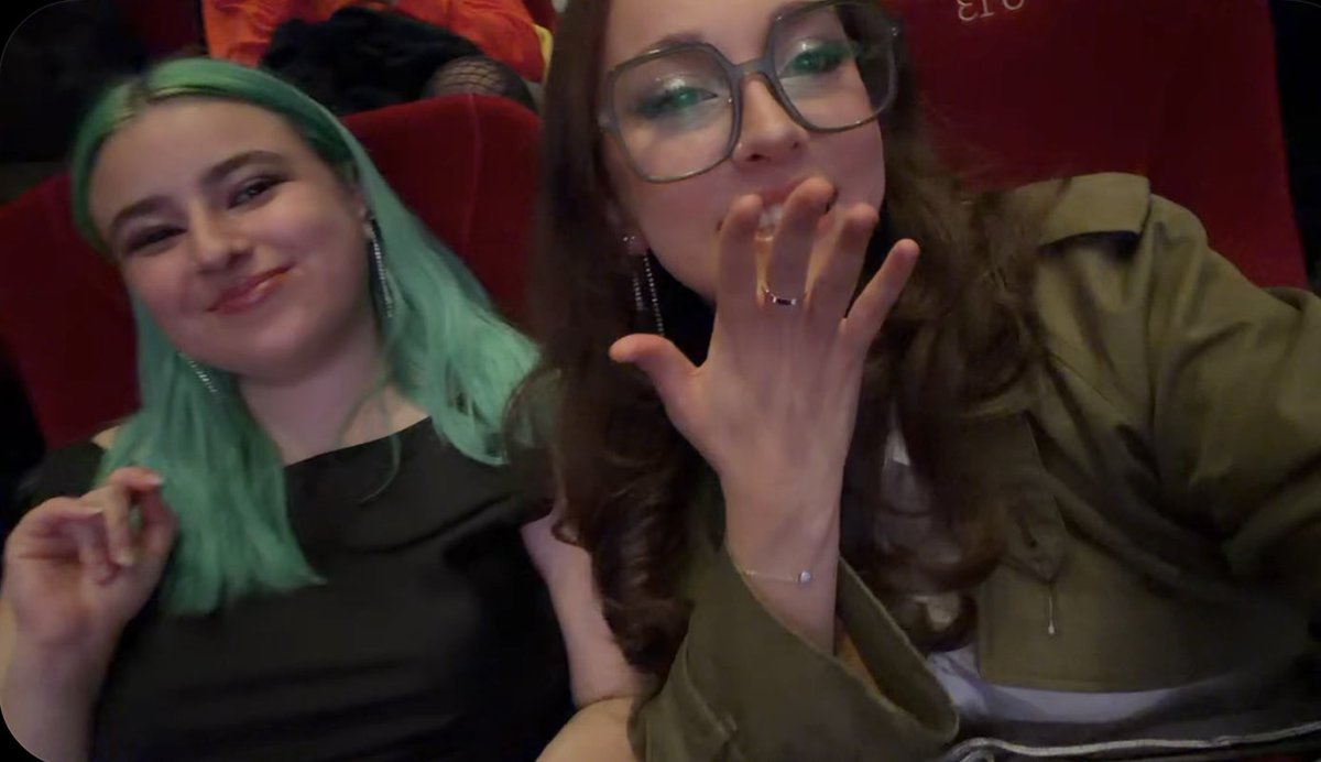 av_lrthrry tweet media