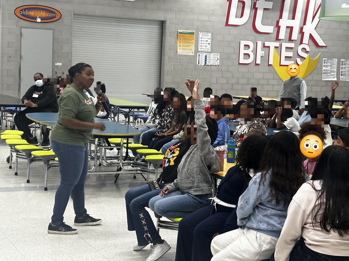 Luvelyo's tweet photo. #KickTobaccoAndVaping  continues &amp; @UTMDAnderson was flying falcon fast with @FrancisES_AISD today.

Students were all ears (and wings up!) learning how tobacco &amp; vaping mess with their bodies—but not on their watch! 

Smart choices. Strong flock. Tobacco-free future. 
#EndCancer https://t.co/KZuxyehok3
