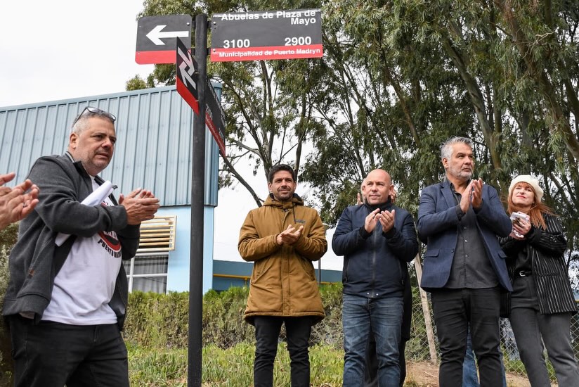 NoticiasPmy's tweet photo. #PuertoMadryn #Politica #DerechosHumanos #MemoriaVerdadJusticia

Puerto Madryn conmemoró el Día de la Memoria con un fuerte mensaje de compromiso y una emotiva inauguración
@Gus_Sastre @fersando1 @martinebene @unpsjb_madryn @MadresLineaFund 

https://t.co/15TLBSVb8A https://t.co/PH1EODcKdz