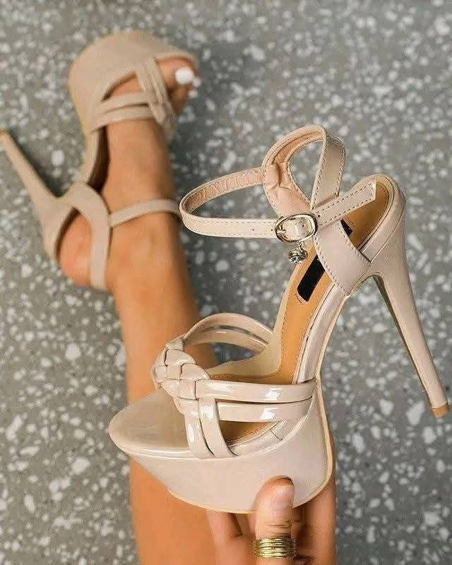 DaisyBrookside's tweet photo. Like and RT if you love these shoes #HighHeels #ShoeAddict #HeelsOfTheDay https://t.co/T8JPNfe1jg