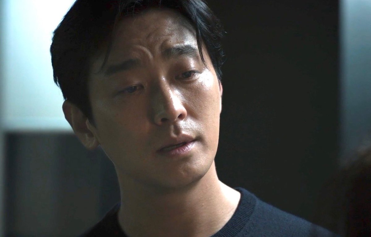 Ju Jihoon kalau marah ga teriak2 tapi ngomong dengan intonasi selembut mungkin tapi nusuk bgt. Udah diumpat, dipukul tp dia gak ada sedikitpun naikin suaranya.

"Kalau ngmg jangan kelewatan" "Iya, salah aku yang nikah sama pembunuh" SAKITTT  BGT AKTINGNYA. #Climax #ClimaxEp4