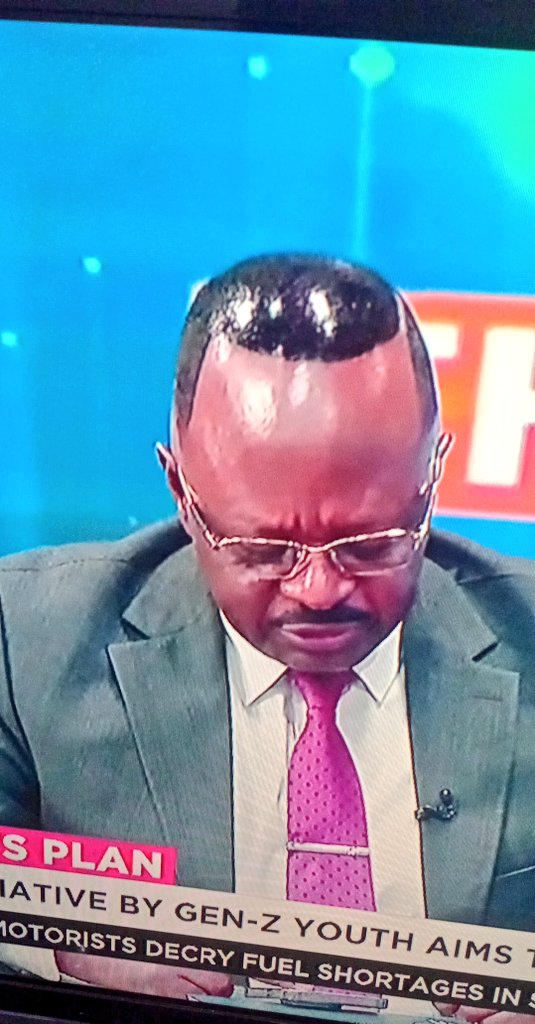 Huyu Boyz wa IEBC ako live Citizen TV manze...eish. No wonder oil prices are up. Amepakwa kupakwa. 😅