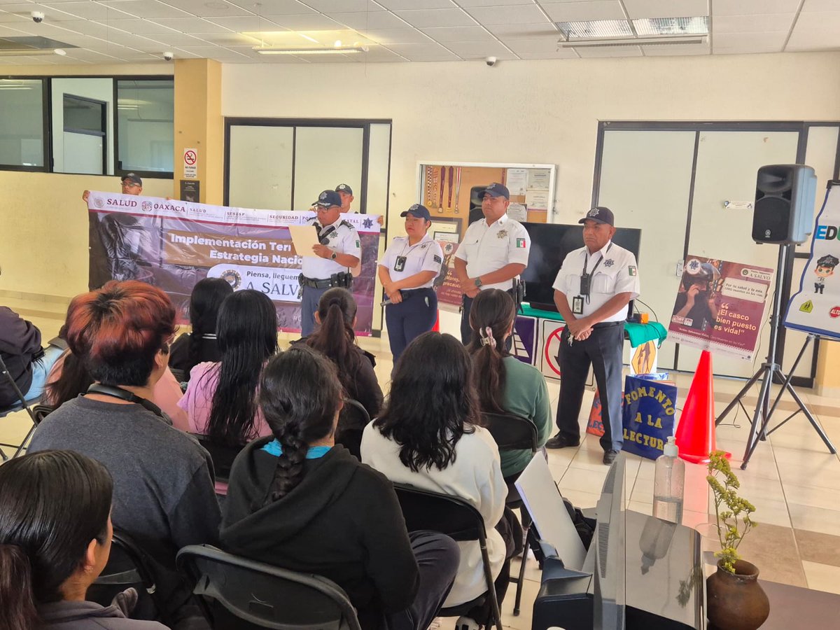 SSPC_GobOax's tweet photo. Porque la cultura vial es responsabilidad compartida y la movilidad segura es tarea de todas y todos. En la Universidad Tecnológica de la Sierra Sur, personal de la @PolVial_GobOax lleva a cabo la estrategia nacional “Piensa, Lleguemos a Salvo”.🚧 https://t.co/2sJgBxhmI6