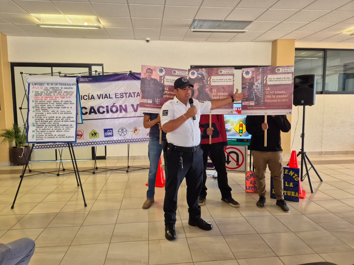 SSPC_GobOax's tweet photo. Con la finalidad de generar conciencia en las y los jóvenes sobre el uso correcto de las medidas de seguridad vial, para prevenir accidentes. 

@salomonj @FelixQuirozJ @GobOax https://t.co/3nQIUEEAQE