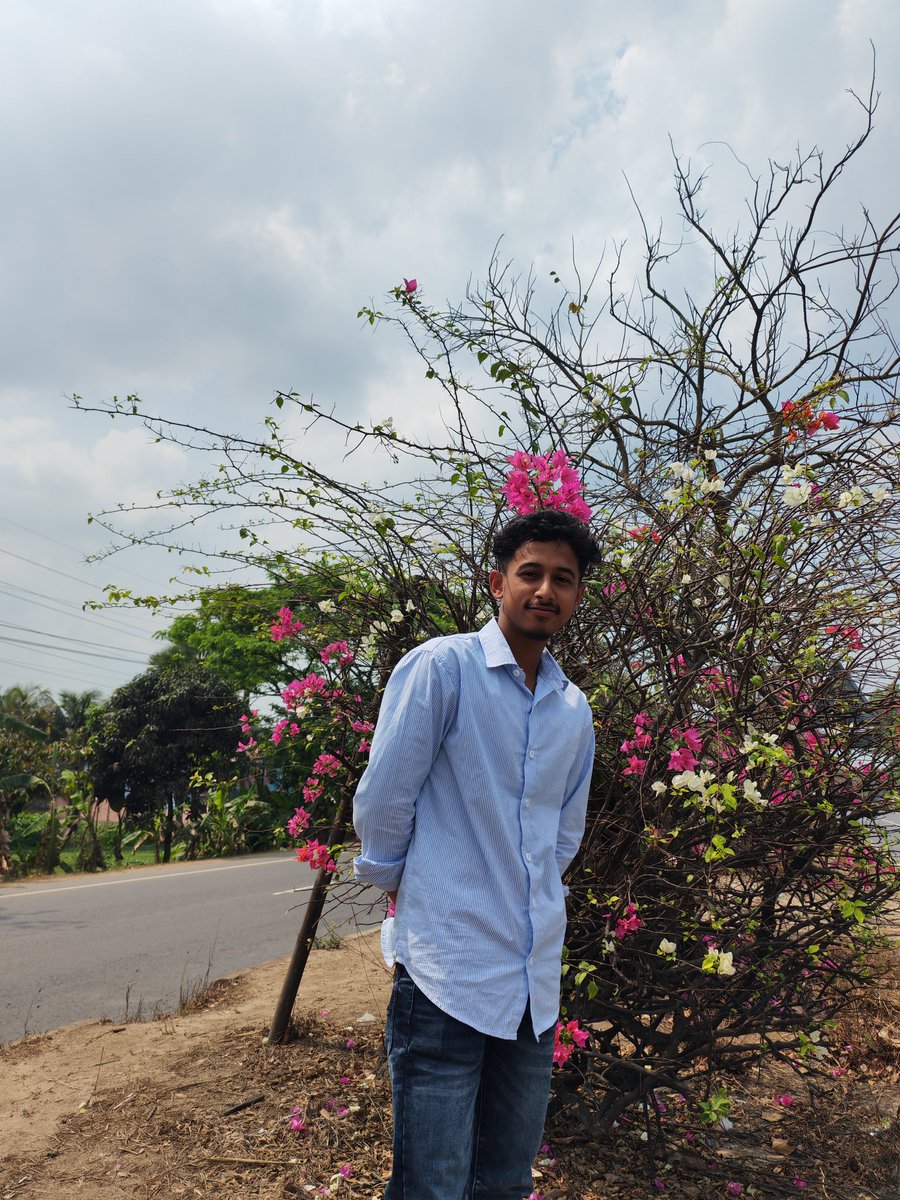 parveztheexplor's tweet image. "রাস্তার ধারের সাধারণ মুহূর্তগুলোই অসাধারণ স্মৃতি হয়ে থাকে।"

#NatureLover #StyleVibe #SimpleLife