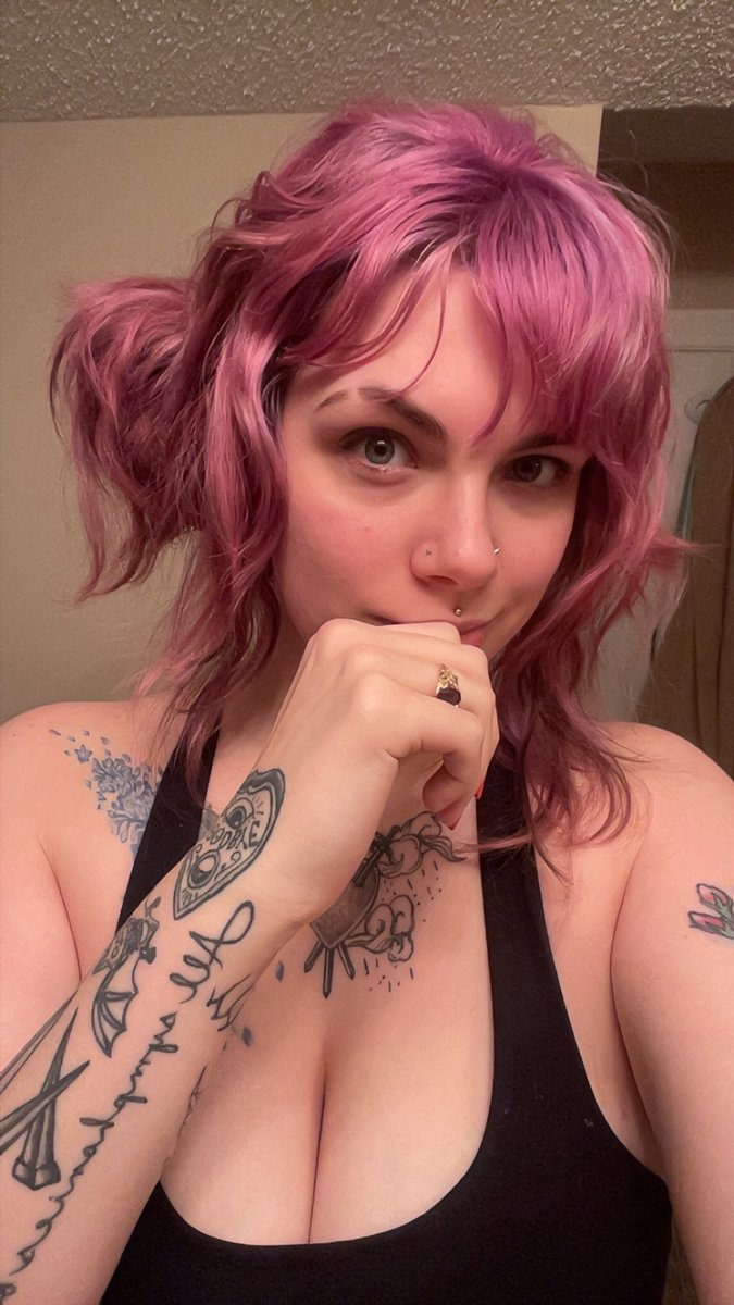 MadamMoss3's tweet photo. Hello my lovelies 🖤 https://t.co/KCKlswchBH