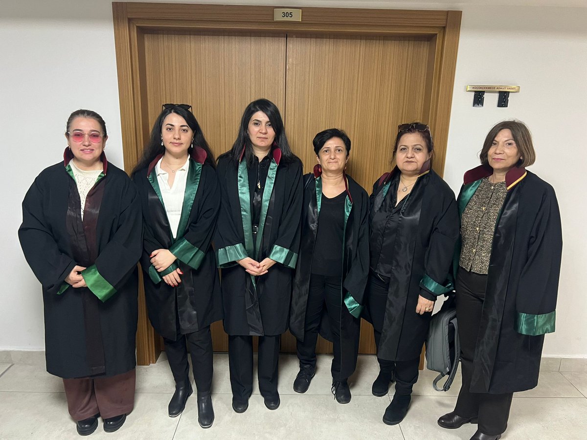 İstanbul Barosu Kadın Hakları Merkezi olarak bugün Ayşe Tokyaz cinayeti üzerine açılan kamu davasının ikinci duruşmasına katıldık. Sanıkların tutukluluk hallerinin devamına karar verildi. Bir sonraki duruşma 30/06/2026 saat 10.00’da gerçekleşecek. Takipçisi olmaya devam edeceğiz.