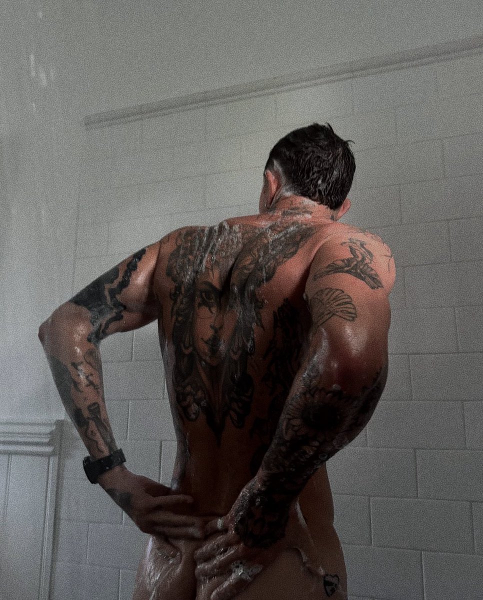 𝙡𝙪𝙘𝙖𝙨. tweet media