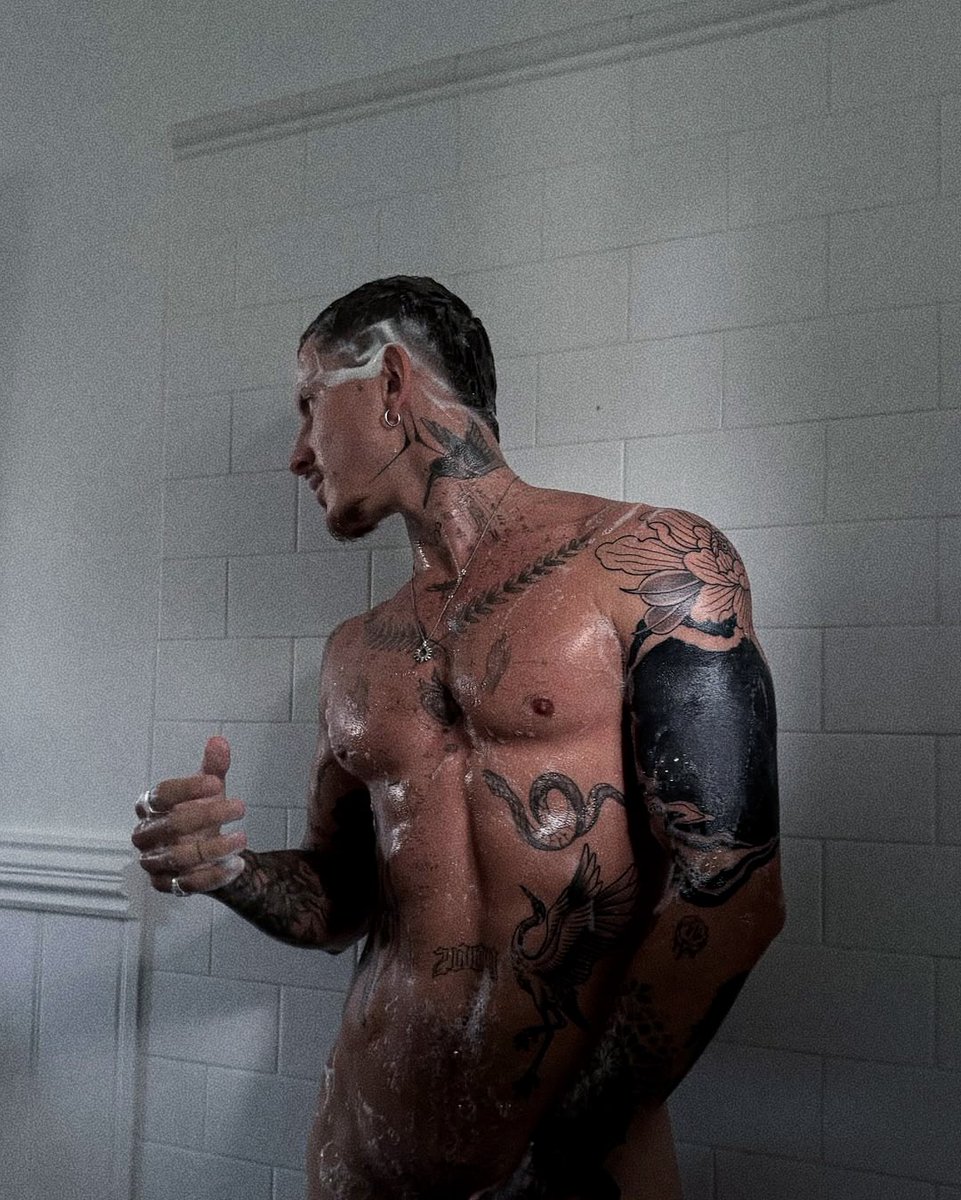 𝙡𝙪𝙘𝙖𝙨. tweet media