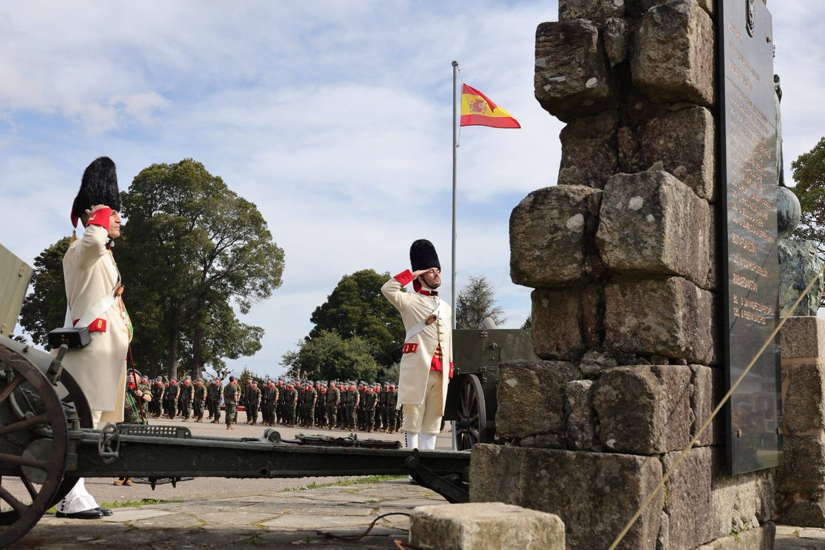 EjercitoTierra's tweet photo. 🌙#Buenasnoches.
El amor a la PATRIA es el profundo sentimiento de querer a #España y el orgullo de formar parte de ella, de su pueblo, territorio, historia, cultura y proyecto común.
Expresión de respeto y aceptación de la herencia recibida. #ValoresEjército #SomostuEjército 🇪🇸 https://t.co/0lF4SqbCSe