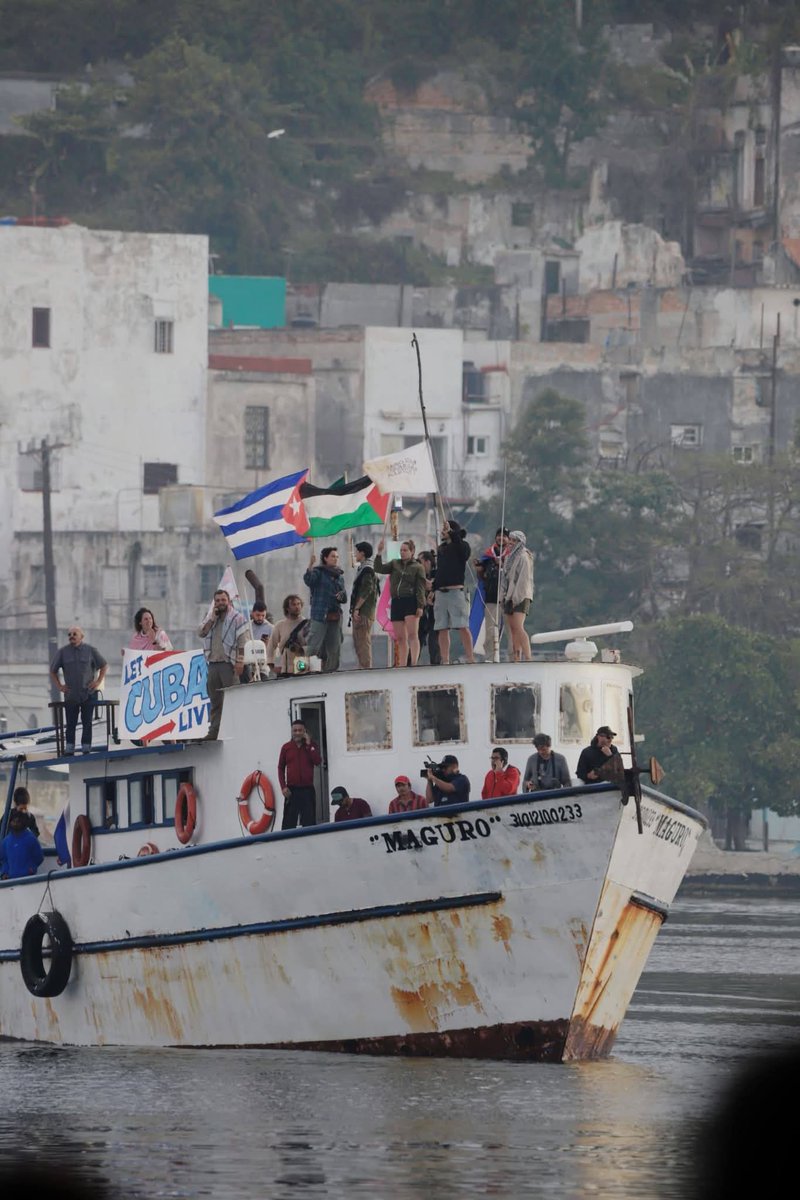 Quien tiende puentes con el corazón, derrumba muros. La gesta de quienes llegan desde México a Cuba es un abrazo martiano que nos hermana. La gratitud crece en cada paso del #ConvoyNuestraAmérica #LetCubaLive 🌎
