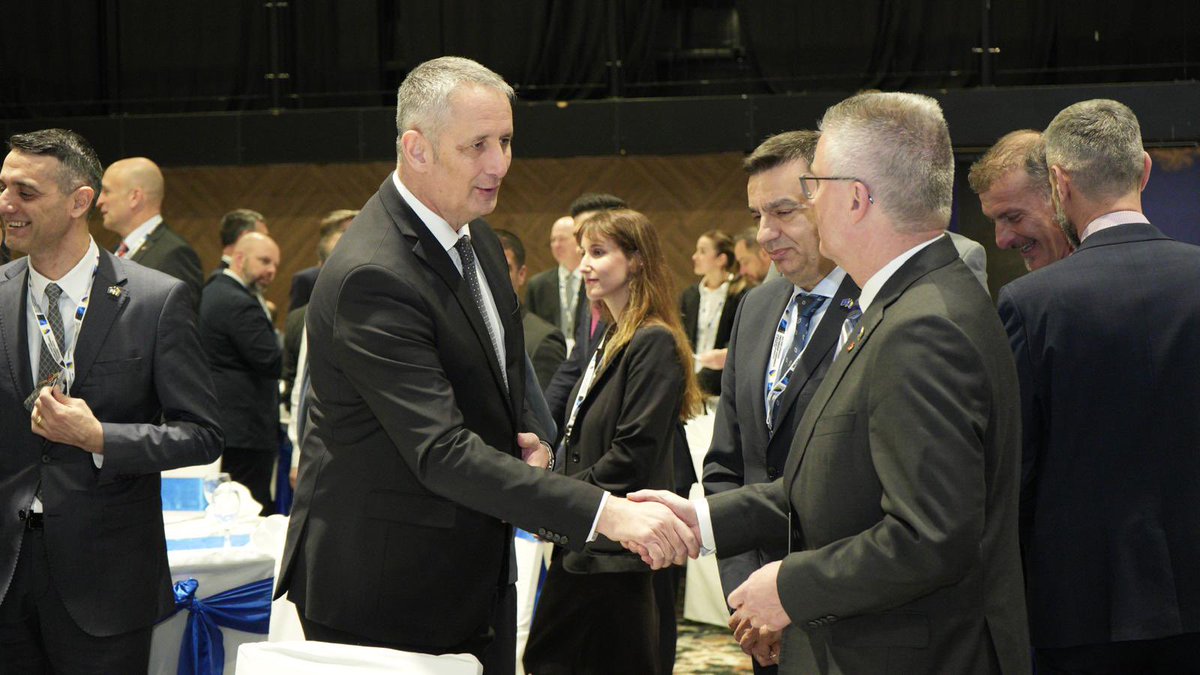 Večeras sam imao čast biti domaćin službenih aktivnosti NATO konferencije u Sarajevu.

Više od 380 sudionika iz 35 zemalja potvrđuje snažnu međunarodnu podršku Bosni i Hercegovini na našem euroatlantskom putu.

Istaknuo sam važnost otpornosti, zajedničke suradnje i partnerstva,