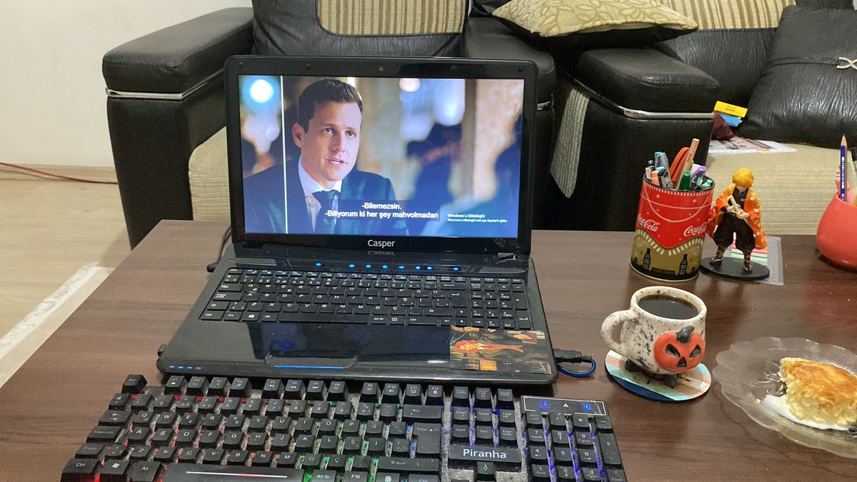 Furkan_3413's tweet image. #Suits Bu Scottie karısından ne zaman kurtulucaz?? Kendisi çok baydı ya. Ben artık Harvey ve Donna'yı görmek istiyorum