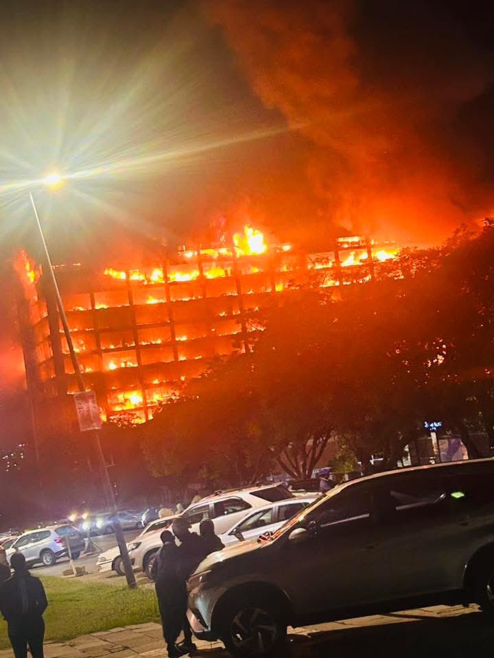 Man’s NOT Barry Roux tweet media