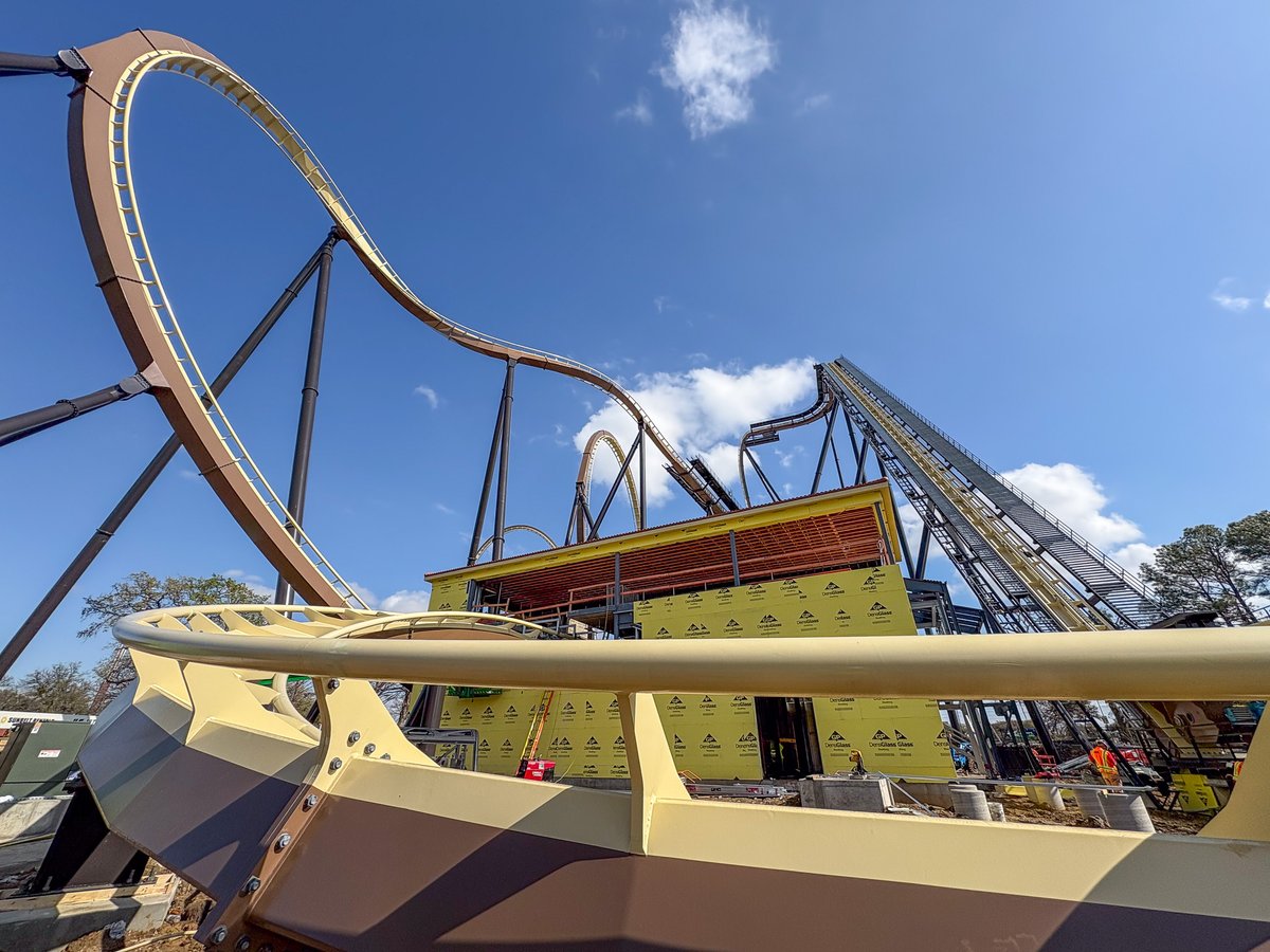 Six Flags Over Texas tweet media