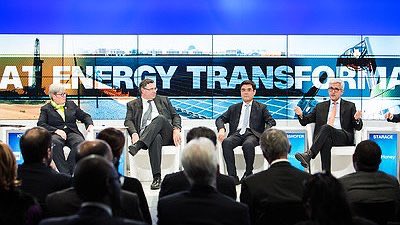 Total va toucher presque 1 milliard de $ pour abandonner 2 projets d’éolien en mer aux Etats-Unis à condition d’investir dans le gaz naturel liquéfié et le pétrole, puisque tel est le vœu de Trump. Quant au climat, il peut toujours attendre…