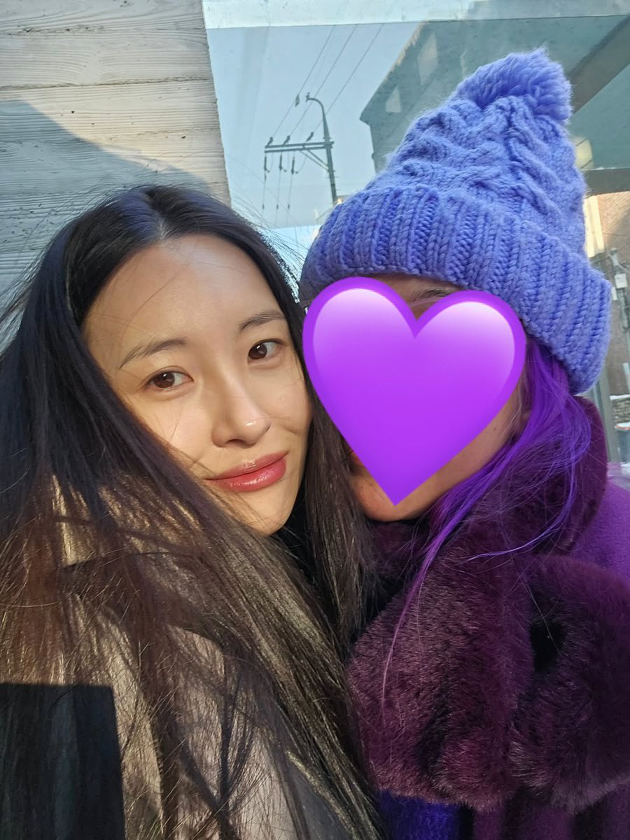 leesunmibra's tweet photo. [#MIMISTAGRAM] Uma miyane encontrou a Sunmi na porta da Abyss! https://t.co/2UDJq1QZAS