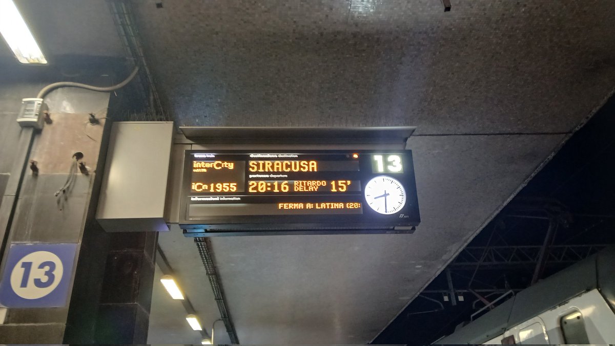 MFerraglioni's tweet image. Roma Termini nel.caos, decine di treni partono con ritardi oltre 1 ora per la mancanza di documenti #RFI. Situazione assurda, centinaia di viaggiatori bloccati in stazione 
#RomaTermini #trenitalia