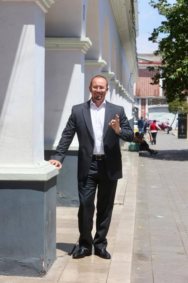 OOA_Oficial's tweet image. La Dip. @Casasola_Ara y un servidor les saludamos desde el @CongresoEdomex  y les recordamos que en @PRDEstado, asumimos cada jornada legislativa con responsabilidad, compromiso y una visión clara: construir un Estado de México más justo. ☀️

#PRDEstadoDeMéxico
#Edomex 
#OOA