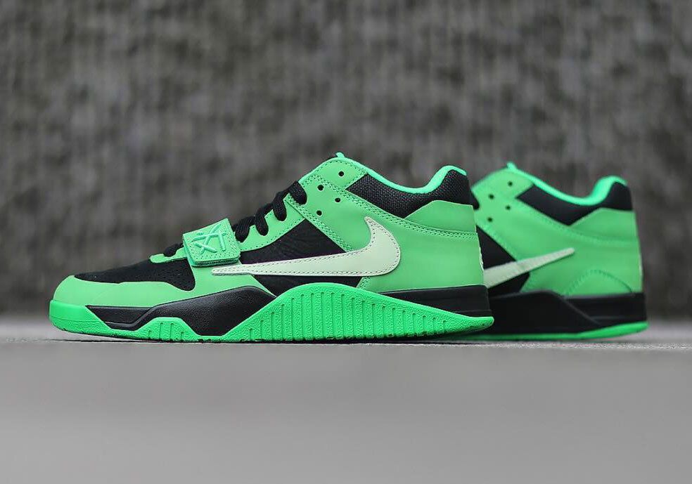 Sneaker News tweet media