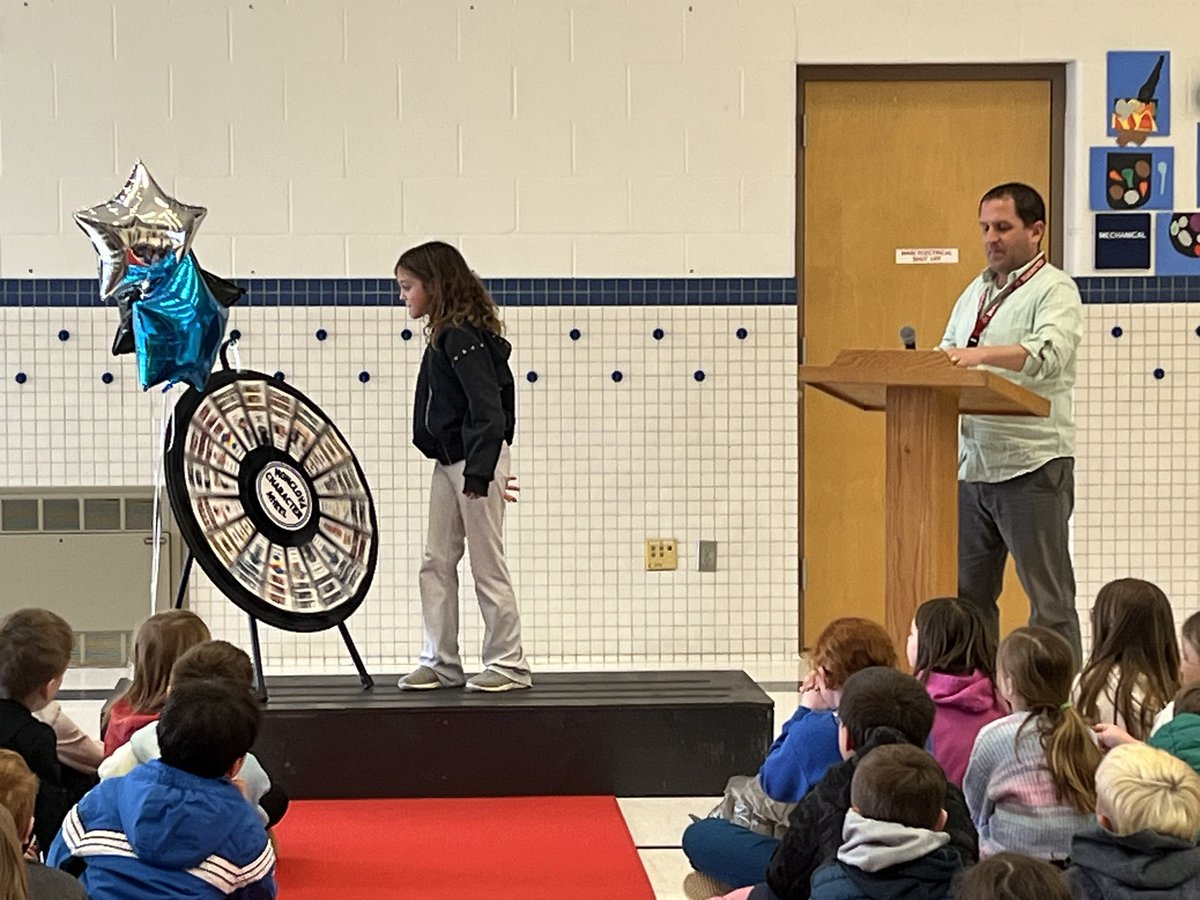 awlsmo's tweet photo. Celebrating our “Kids of Character” for the 3rd quarter. Well done to all of the students! #BeAGeneral #walktheredcarpet https://t.co/gjmKHSMCxQ
