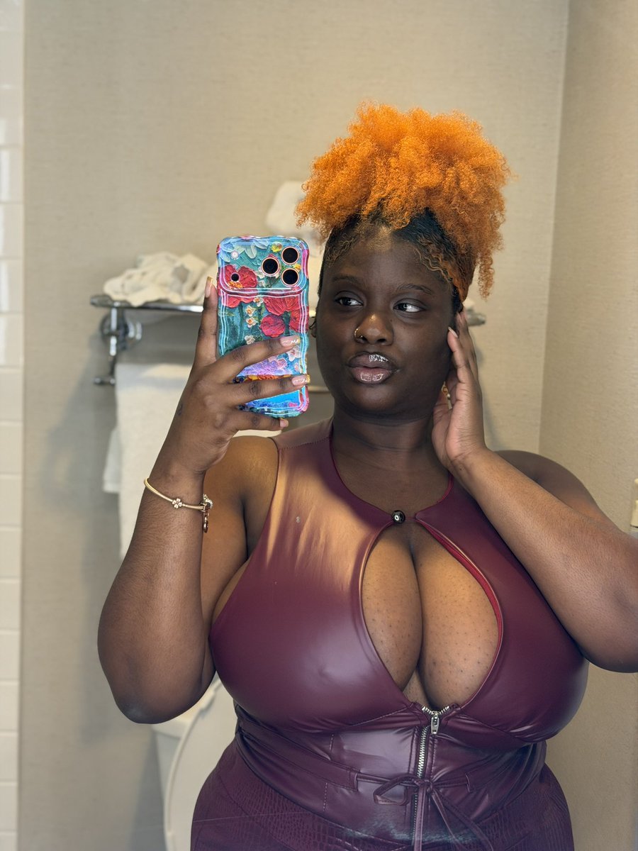 Thick Ari Lennox tweet media