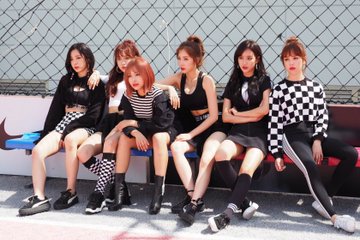 Falling in APRIL tweet media