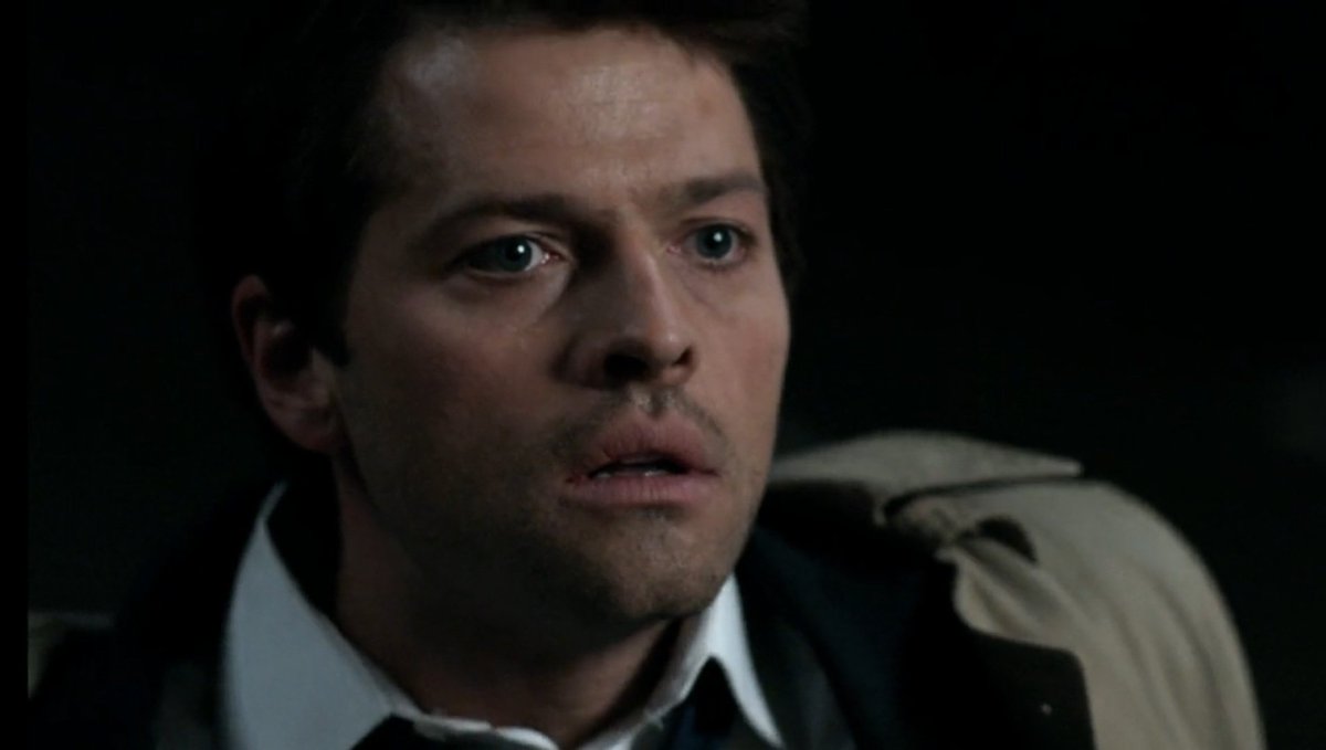 roseycore_'s tweet photo. I loved Castiel beating the hell out of Alastair who abused Dean and then Dean saved Cas from that mf in the same fight 
They communicate with their eyes and it's like Cas is thanking him for his help 😭♥️ 04x10 #destiel https://t.co/z7heVBuX5C