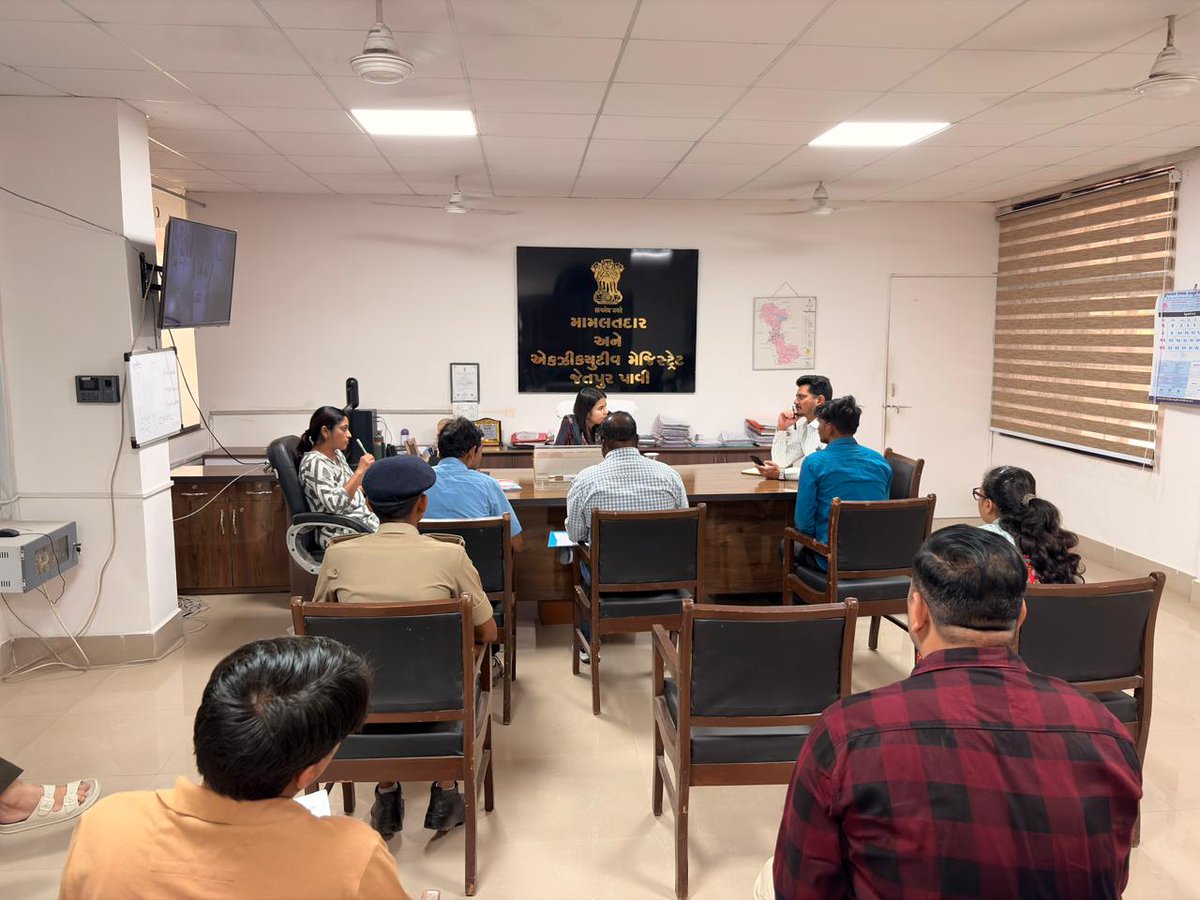 આજરોજ માન.મદદનીશ કલેકટર અને પ્રાંત અધિકારીશ્રી,છોટાઉદેપુરના અધ્યક્ષસ્થાને જેતપુર પાવી મામલતદાર  કચેરી ખાતે તાલુકા સ્વાગત કાર્યક્રમ યોજાયો.જે અંતર્ગત વિવિધ અરજદારોને રૂબરૂ  સાંભળી તેઓની અરજીઓનો સ્થળ પર હકારાત્મક નિકાલ કરવામાં આવ્યો.<a href="/CMOGuj/">CMO Gujarat</a> <a href="/collectorcu/">Collector Chhotaudepur</a> <a href="/SDMChhotaudepur/">ASSISTANT COLLECTOR & SDM Chhotaudepur</a> <a href="/infocugog/">Info ChhotaUdepur GoG</a>