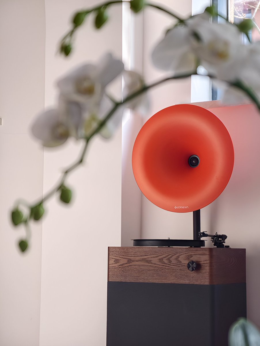 Fennessy_LP's tweet photo. Home feels better with music.
A turntable that brings warmth to every day. ✨🎶

#fennessy #cozyliving #homeatmosphere #vinyllifestyle #musiccorner #interiormood #relaxathome #designlovers #softlife https://t.co/jILe4JSO1X