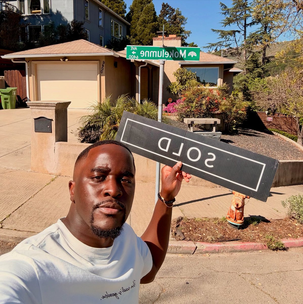 RandelandRealty's tweet photo. Our seller’s home is officially sold. 🙌🏾

This one didn’t follow the “perfect” script. It wasn’t quick or straightforward. But that’s the reality, every situation is different, and not every sale is going to look polished from the outside. #sold #bayarea #oakland https://t.co/eJvdJLv0Zd