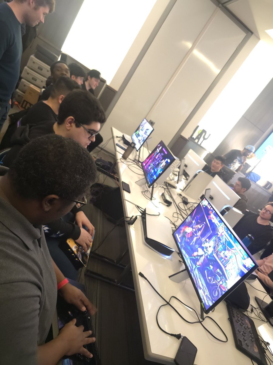 We are LIVE!!!
SF6 on for tonight's stream!
Be sure to follow the new channel!

Twitch.tv/chicagolandfig…

#SupportYourLocals