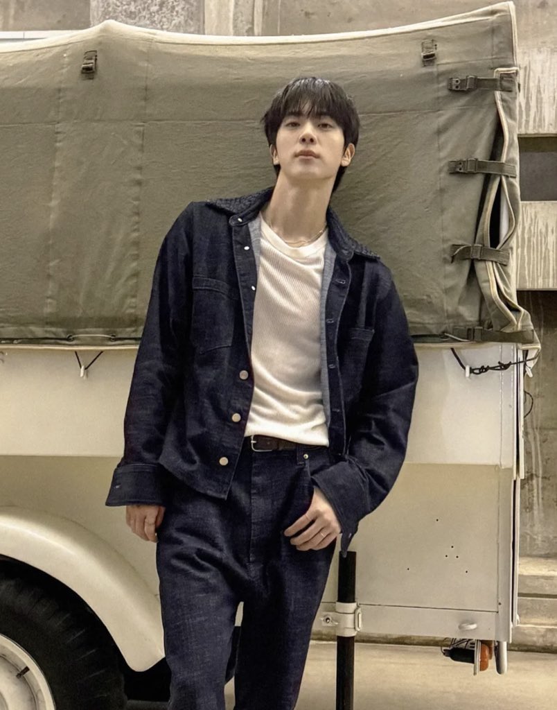 vale ៹ arirang 🪭 tweet media