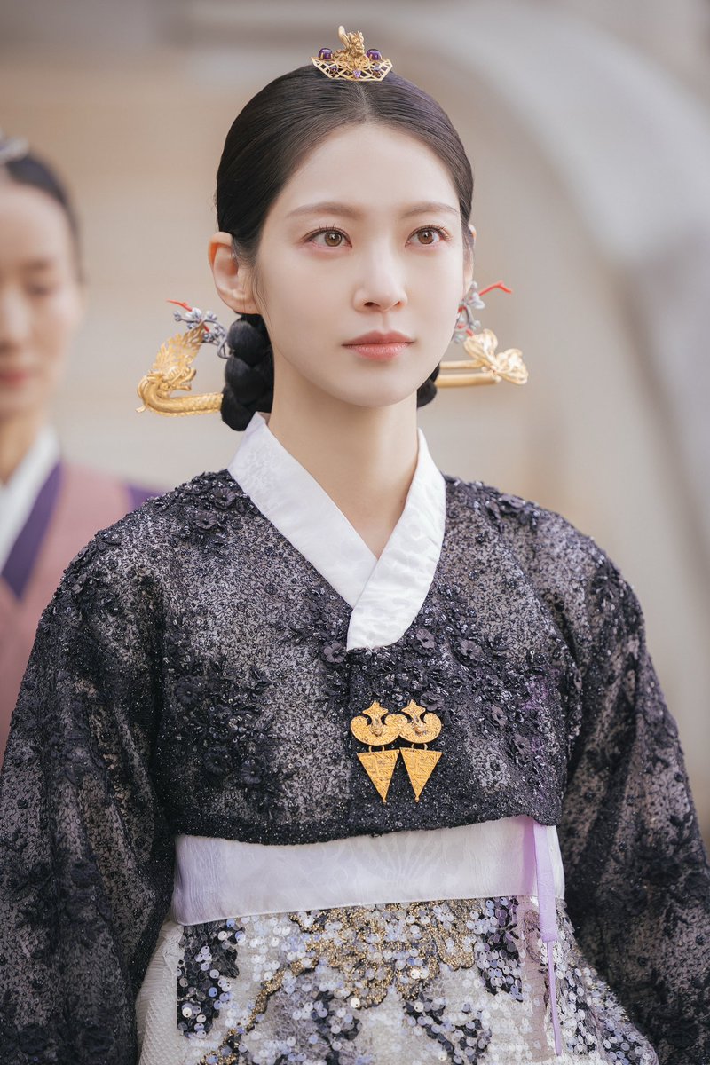 87__SV's tweet photo. 승마하는거 멀리서 ,, https://t.co/zGajmFqVWA