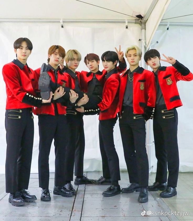 ENHYPEN IS 7 tweet media