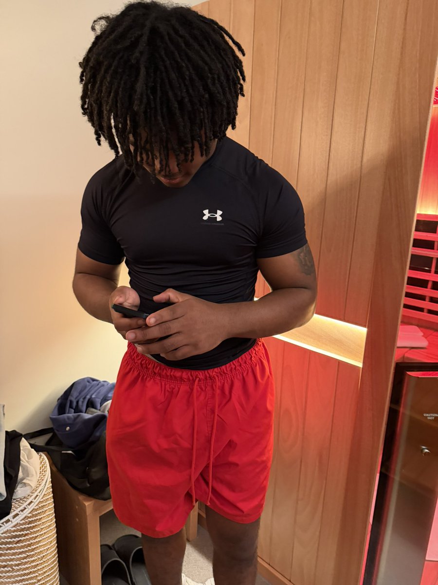 Makhi_McCoy2027's tweet image. Went out to the ColdPlunge and Sauna and I came out feeling brand new! 

#recovery
#raytown
#offseason