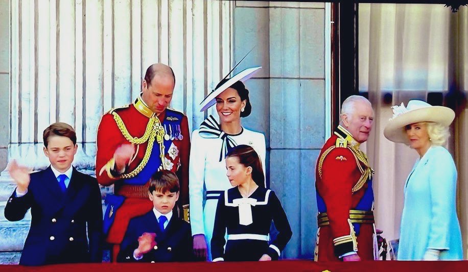 RygbiAmByth's tweet image. The answer, to the question, 
Is ‘Yes’ 
Arrest them All for #Treason. 

@RoyalFamily