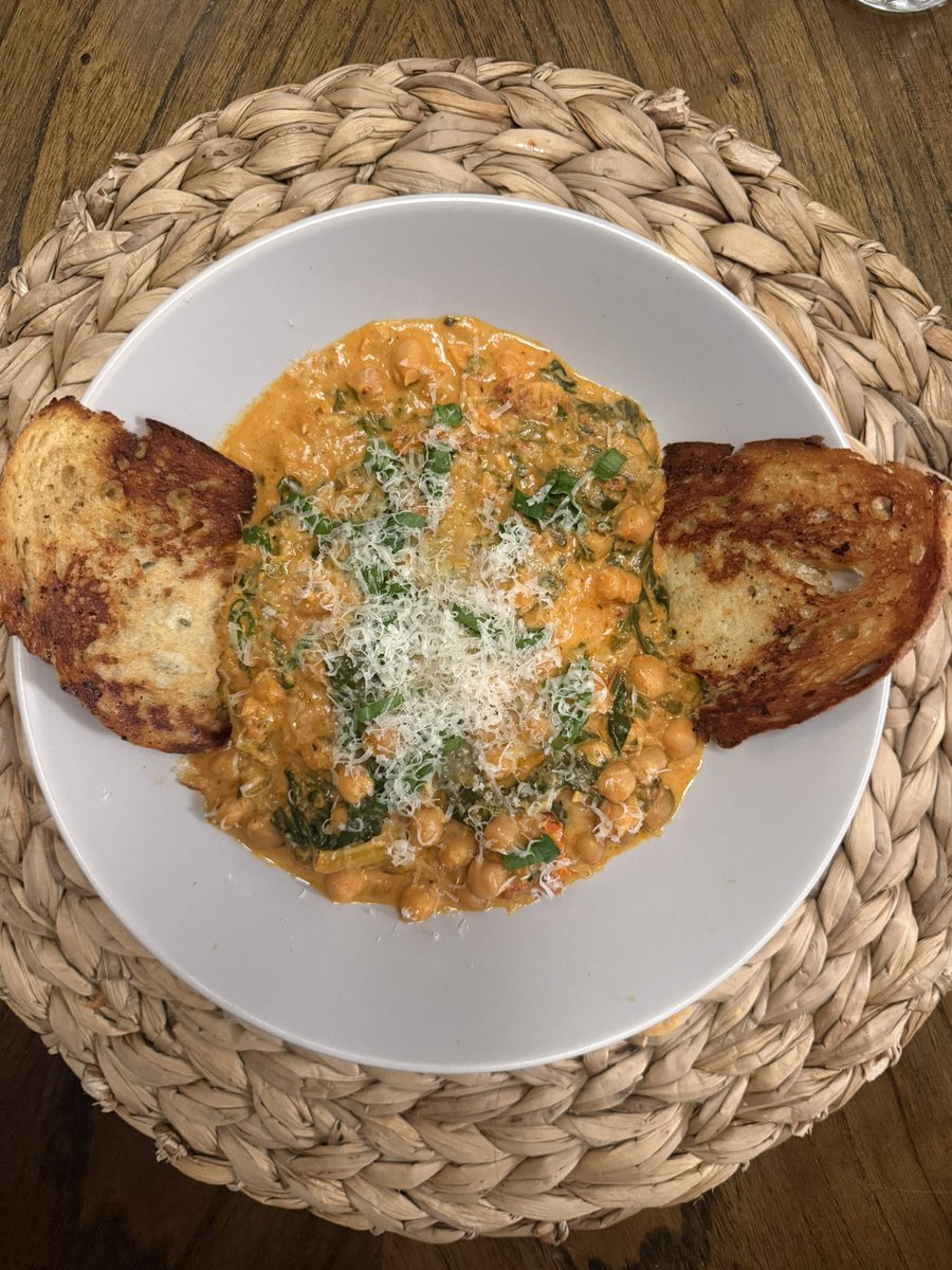 girly&wordly tweet media