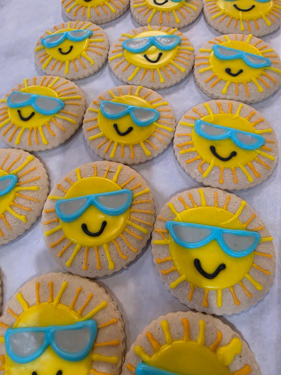 dacapocoffeeMI's tweet image. 🌸 Spring has sprung! Get your adorable Easter cookies &amp;amp; cakes at DaCapo Coffee—cute cat hearts, cheerful flowers &amp;amp; happy suns! 📷🐰#DaCapoCoffee #EasterTreats #SpringBaking #CustomCookies #LocalBakery