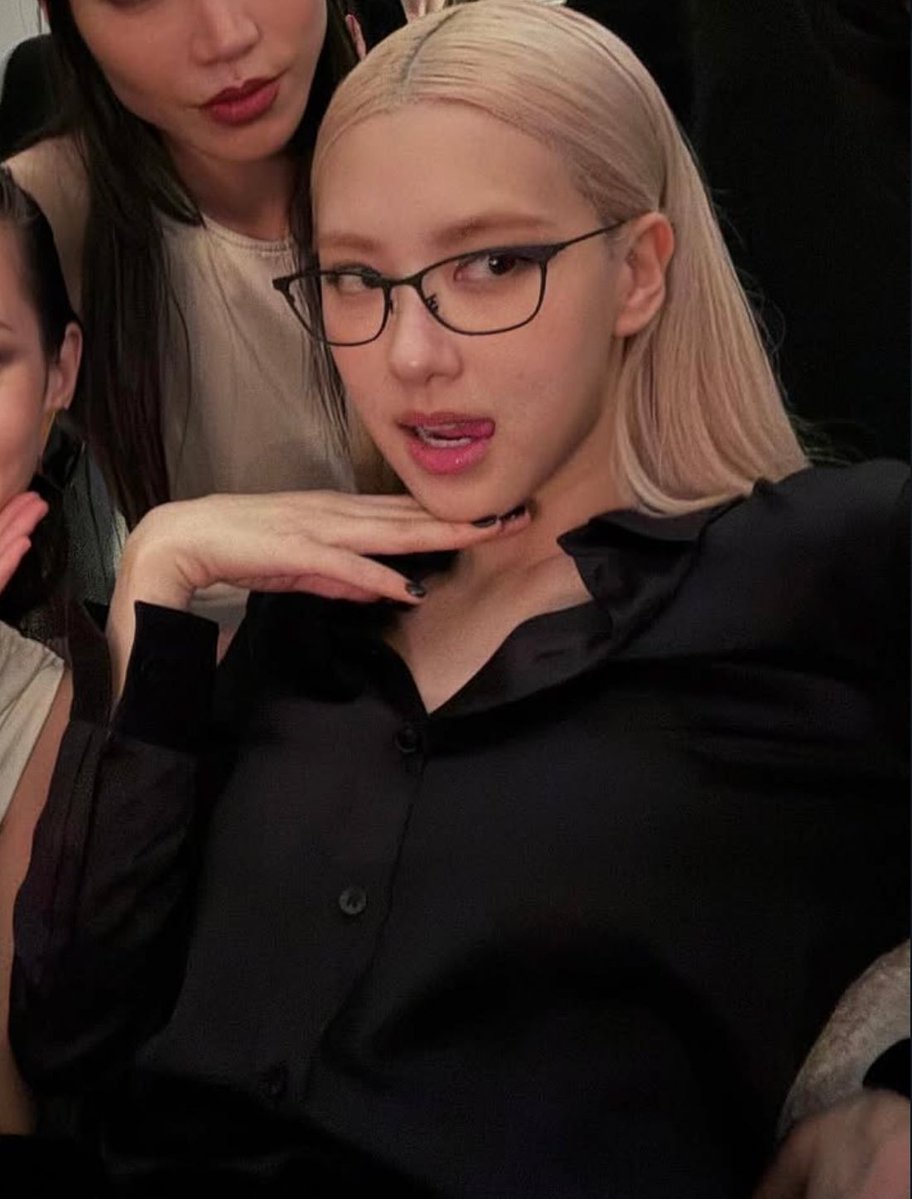 RoséMau tweet media