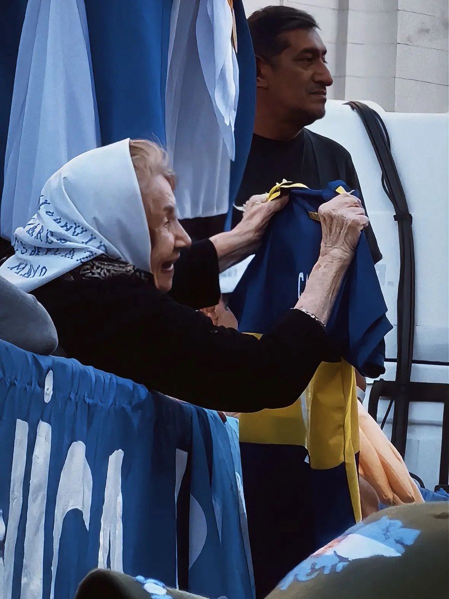 victoria tweet media