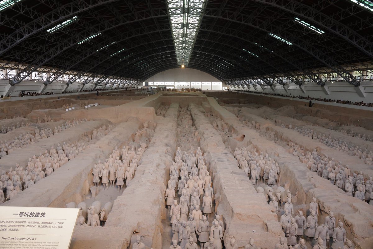 Persia_Sarah_'s tweet photo. 兵馬俑博物館に行った後に、長恨歌の舞台を見に行った。兵馬俑も長恨歌も圧巻でした！！！！やっぱり人！最後はやっぱり人！！！！！ https://t.co/yO4oixSzGT