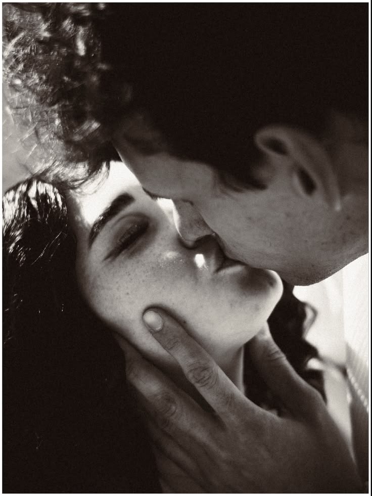 “Quédate donde el tiempo se detiene: en mis labios.” 💋