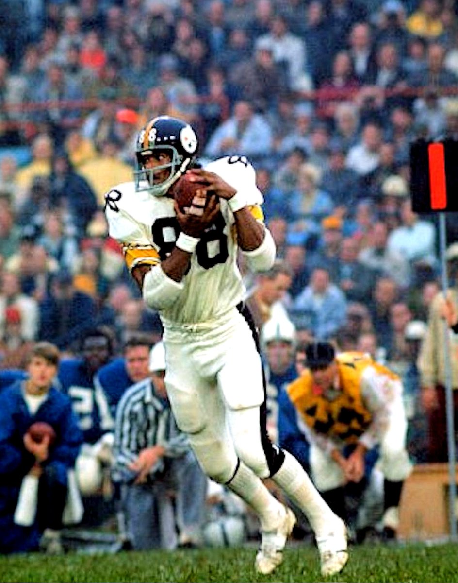 FB_Helmet_Guy tweet media