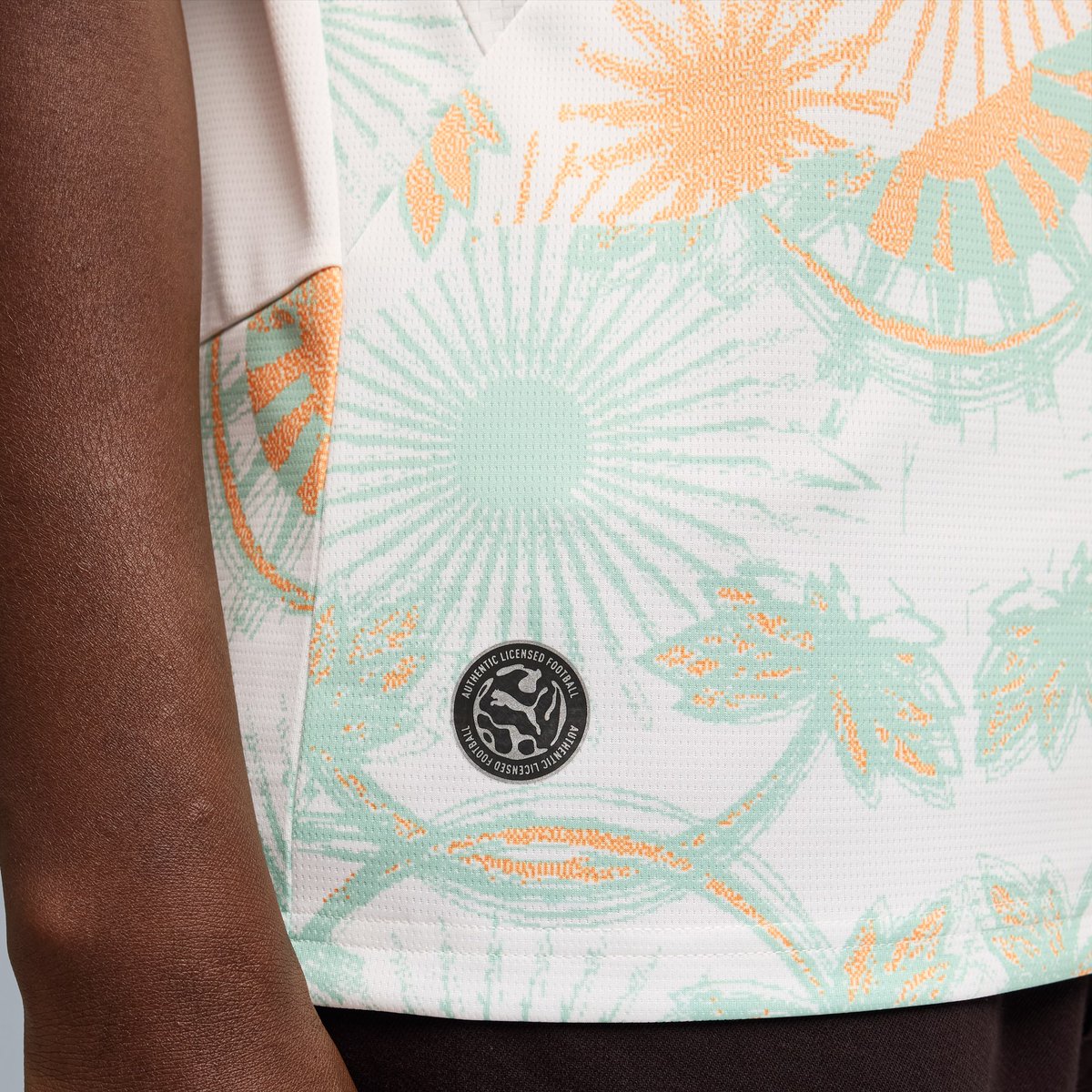 footballshirt's tweet image. Puma have introduced the Côte d’Ivoire 2026 away kit, set to be worn by the Ivory Coast national football team at the 2026 FIFA World Cup.

Read more: footballshirtculture.com/new-kits/ivory…

#IvoryCoast | Football Shirt Culture | Soccer Jersey | Camiseta de Futbol