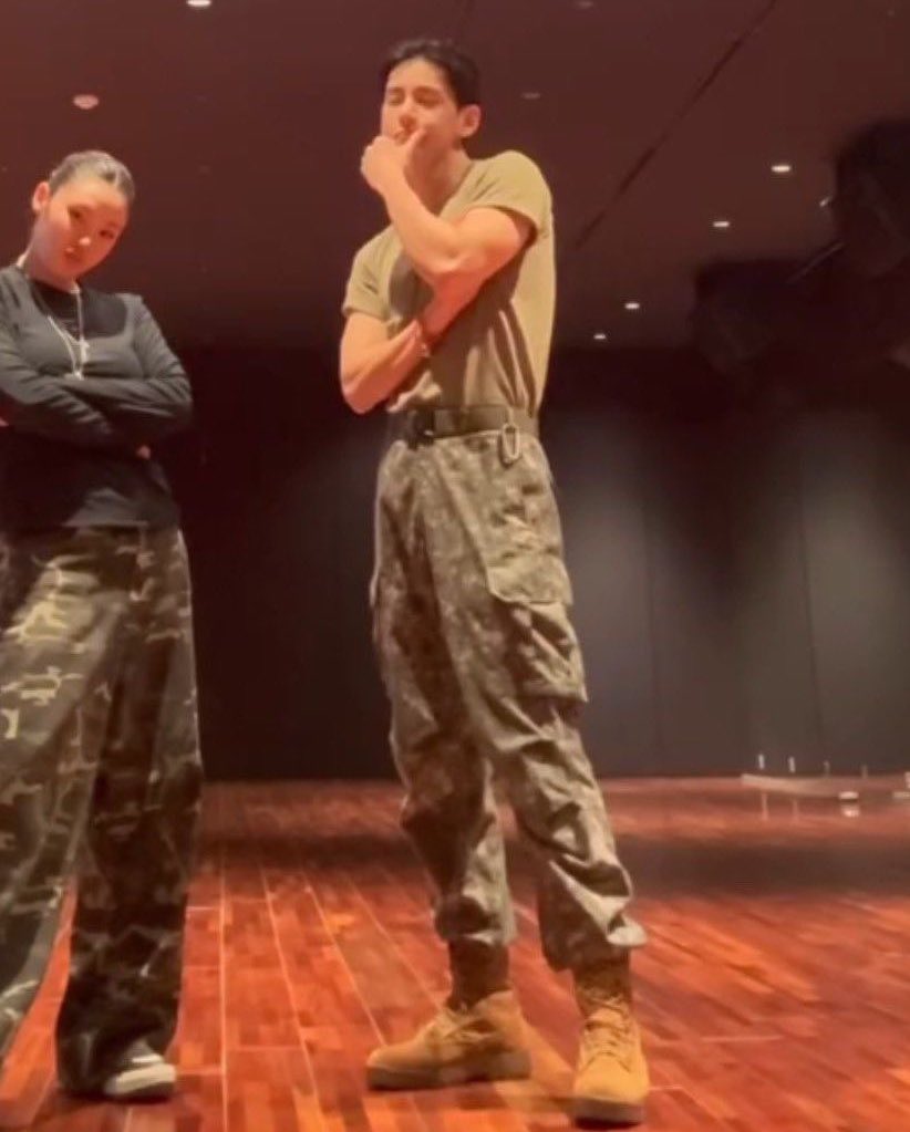 非 But baby you're still blue blue tweet media