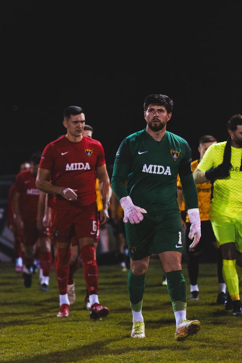 HarbTownFC's tweet photo. 📸 | 4 from the Game - #BEDHAR

A massive thanks to our friends from @R__BMedia for braving the weather last night at the Ledger Stadium. 🙌

The best in the business, in all conditions.. 🔥🌧️🌬️

#SummersOnItsWay | #UpTheBees | #Harborough
@hfmnews | @HarbTownFC_ES | @HarbMail