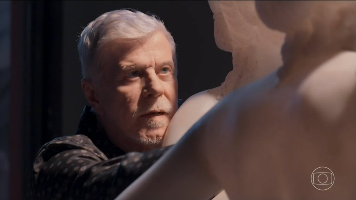 caroline paes. tweet media