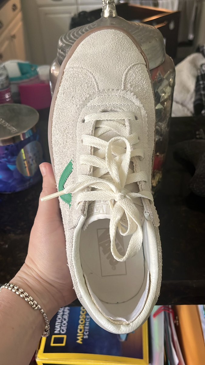 acejules's tweet photo. @VansHelp the shoes were purchased 1.5 years ago but only worn maybe 10 times but already have come completely unglued on one side.  You can that these shoes are still super new looking too. Long time Vans family member but am super disappointed.  Help! https://t.co/qaAOG1meVK