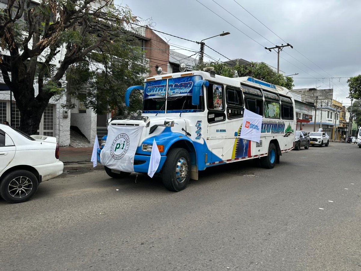 URestitucion's tweet photo. El Grupo de Atención y Servicio a la Ciudadanía (GASC) de la Secretaría General de la URT participa en la Misión Interinstitucional y Humanitaria al Catatumbo, que inició el martes su recorrido en el municipio de Tibú.

Hasta el 27 de marzo, la misión visitará los corregimientos de Beltrania, Km 25, Filo Gringo, Versalles y Campo 6, llevando atención directa a comunidades afectadas por el conflicto armado.

En esta caravana participan más de 22 entidades, entre organizaciones sociales, ONG internacionales y entidades del Estado, articulando esfuerzos para poner a las víctimas en el centro, garantizar sus derechos y avanzar en la reparación integral.